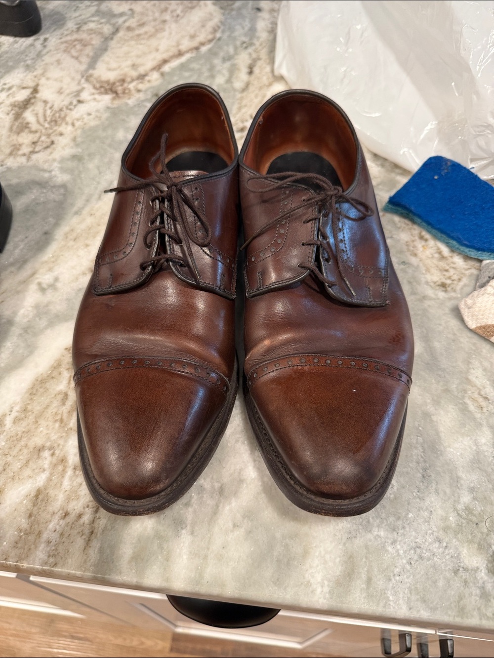 Allen Edmonds Classic  Men's Brown Leather Cap-Toe Oxfords